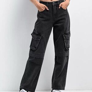 Black cargo pants high waisted denim skater vibe 90s streetwear grunge vibes